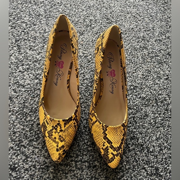 Snakeskin Print Pumps – Yellow, Chunky Heel, Pointed Toe - Picture 3 of 11